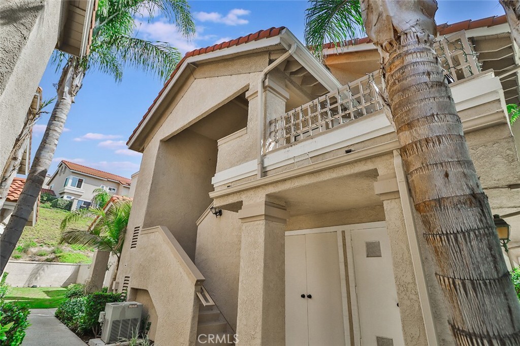 Property Photo:  625 Hazelwood Way A  CA 93065 
