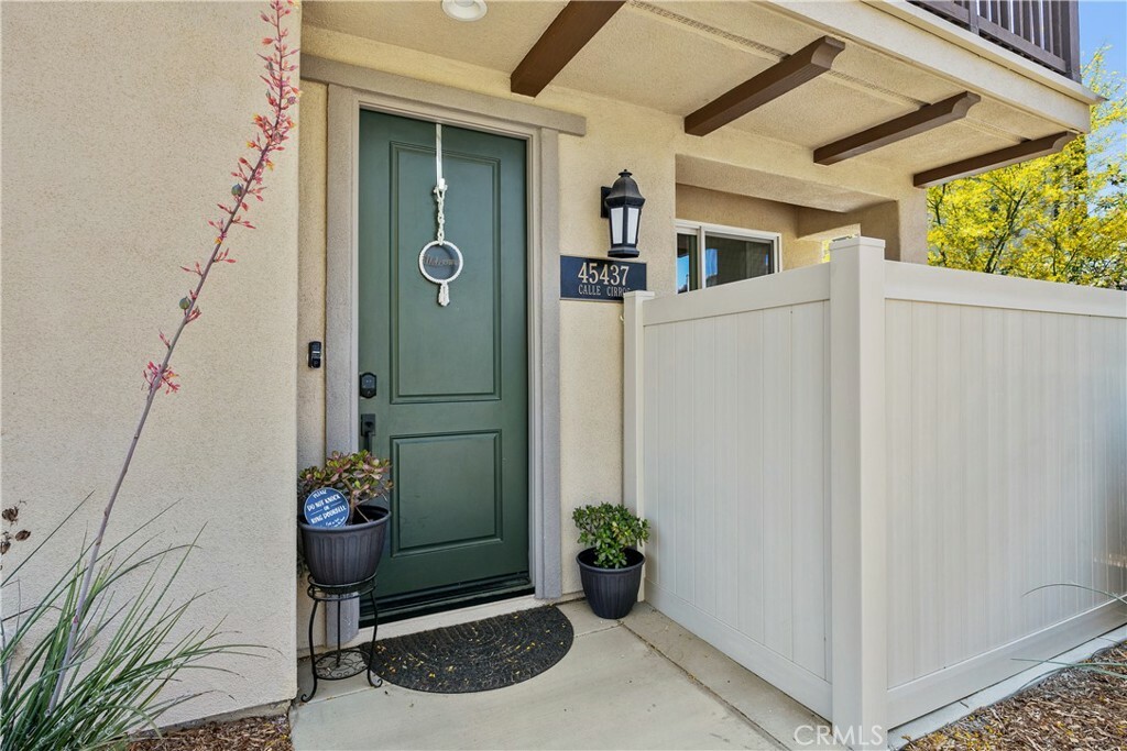 Property Photo: 45437 Calle Cirros CA 92592