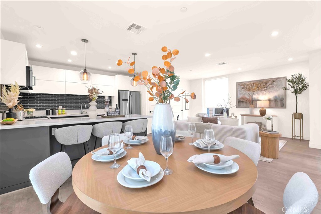 113 1/2 N Manhattan Place  Los Angeles CA 90004 photo