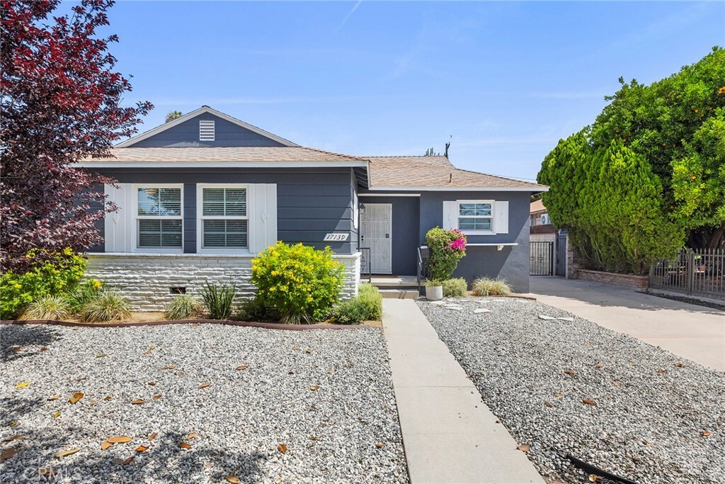 Property Photo: 17139 Strathern Street CA 91406