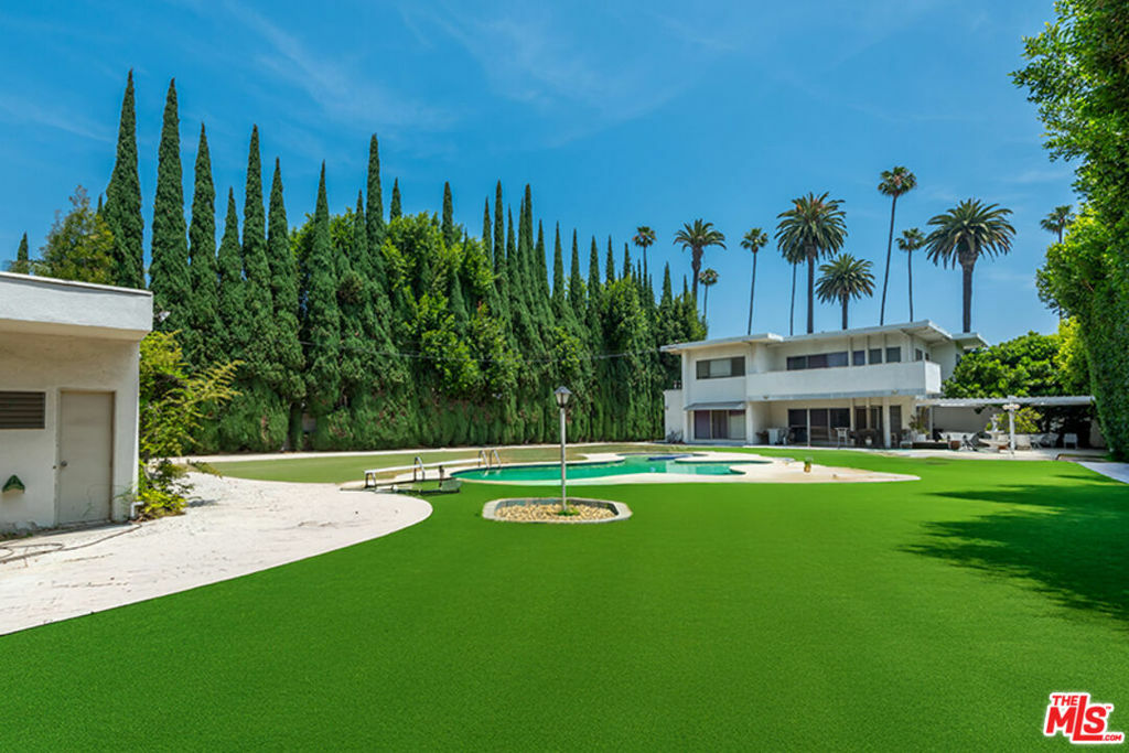 523 N Canon Drive  Beverly Hills CA 90210 photo