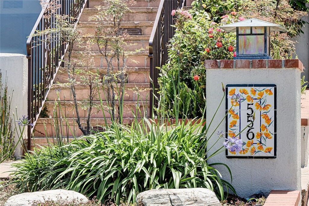 Property Photo: 556 Via Media CA 90274
