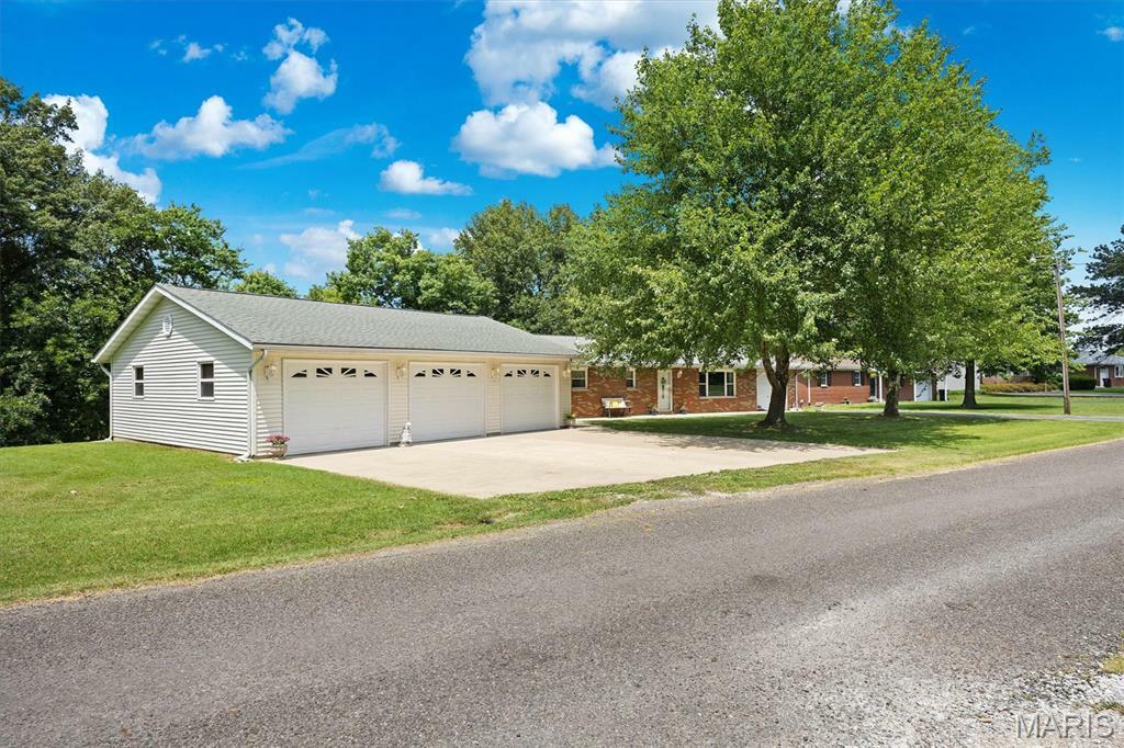 Property Photo: 109 Echo Lane IL 62010