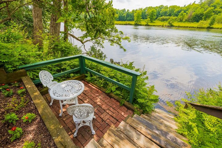 Property Photo:  526 River Road  NH 03768 