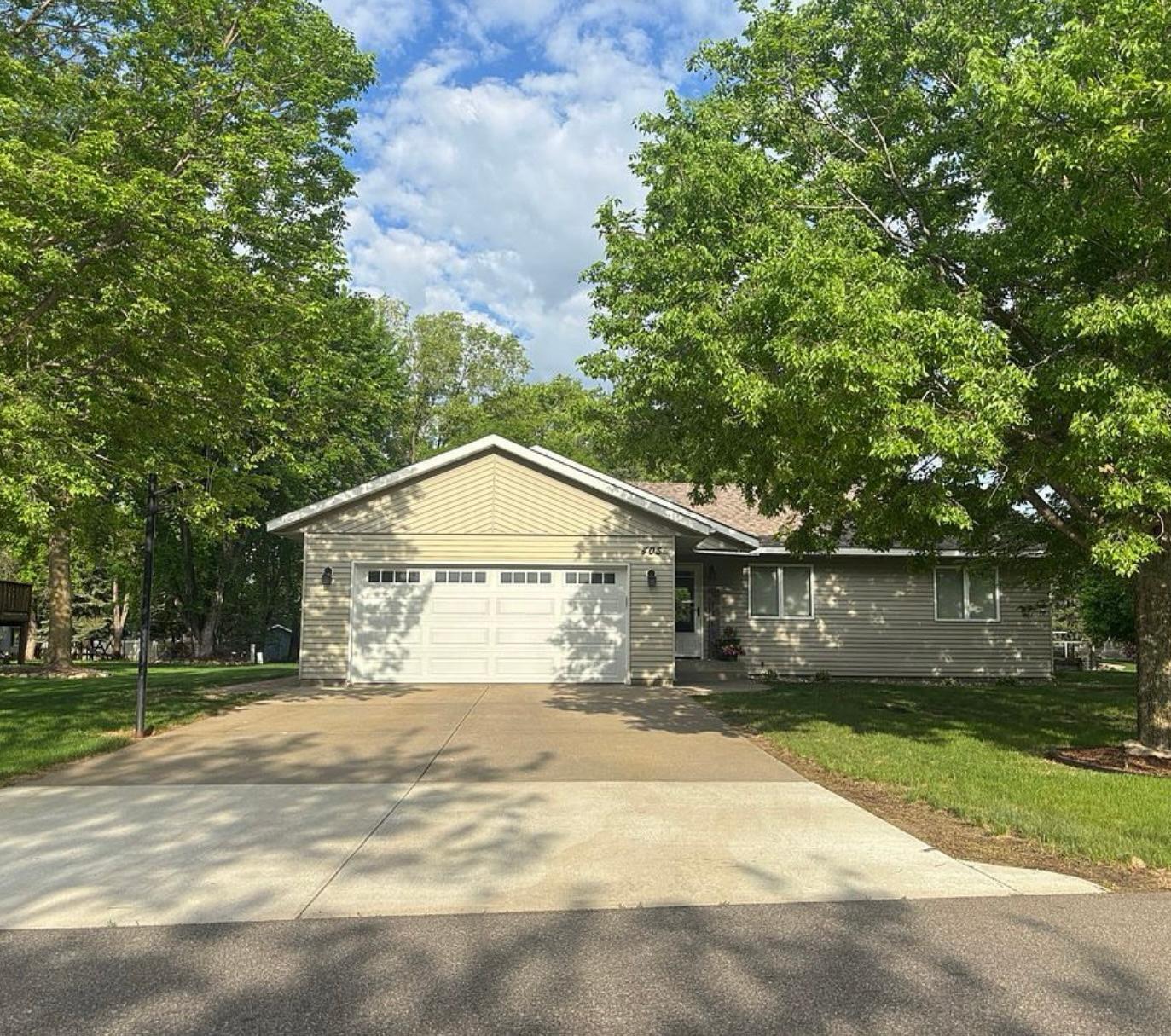 Property Photo:  405 Sun Circle  MN 56310 