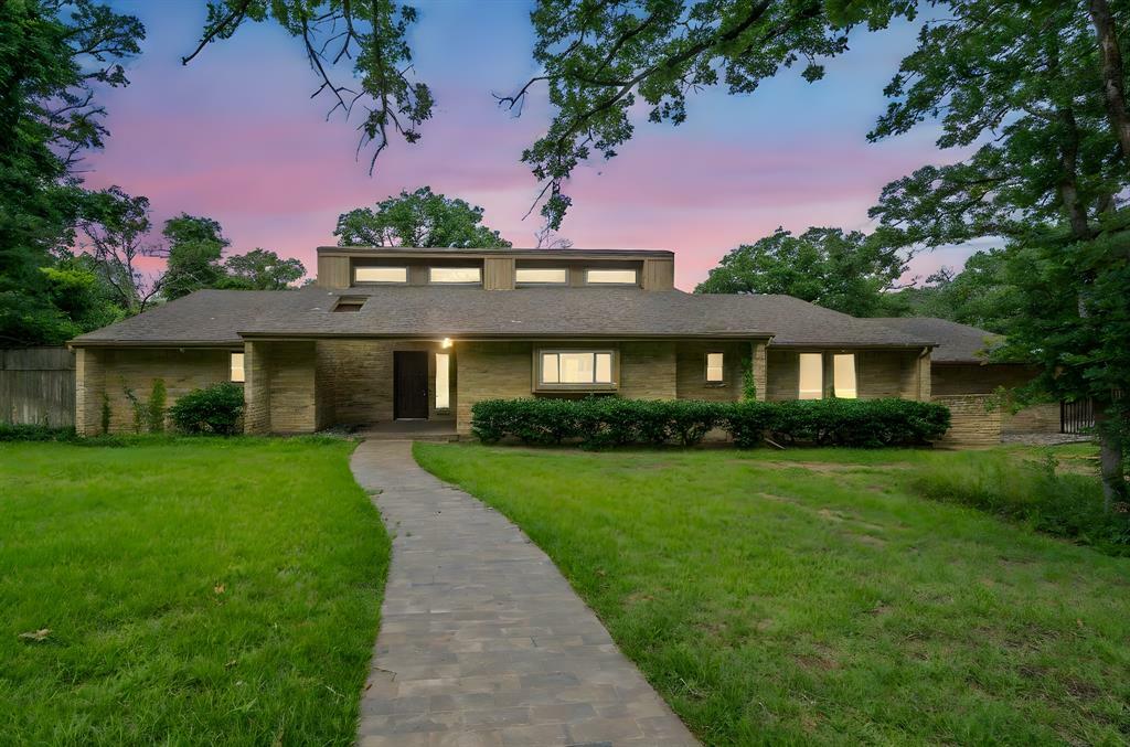 Property Photo: 4524 Coyote Point TX 76208