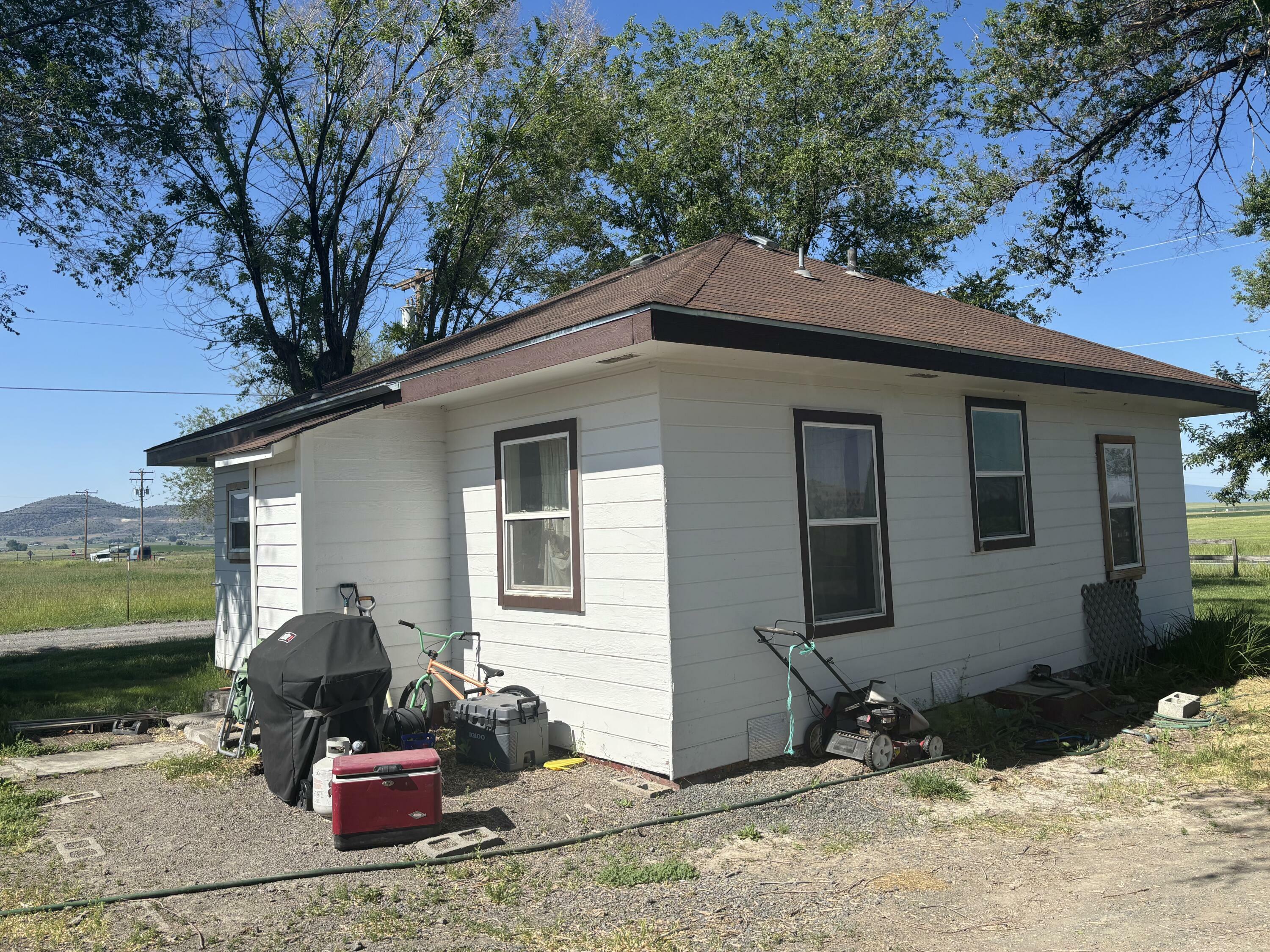 Property Photo: 4791 Pine Grove Road OR 97603