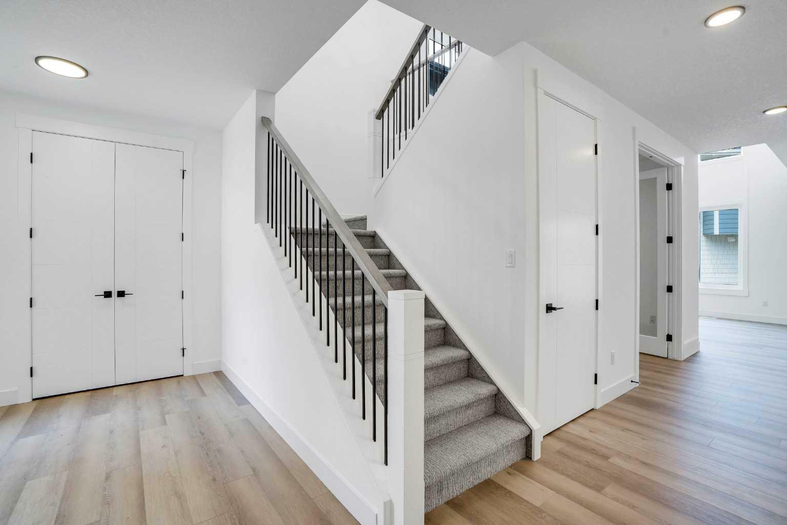 Property Photo: 27 Heritage Close AB T4C 3G8