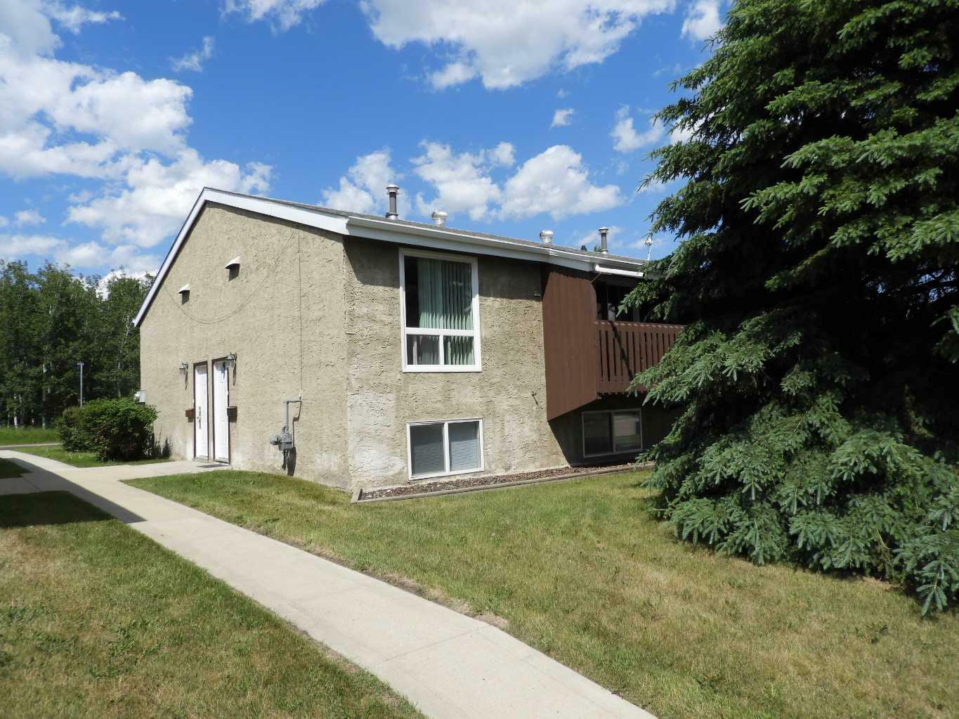 5922A 45 Avenue  Lacombe AB T4L 1T8 photo