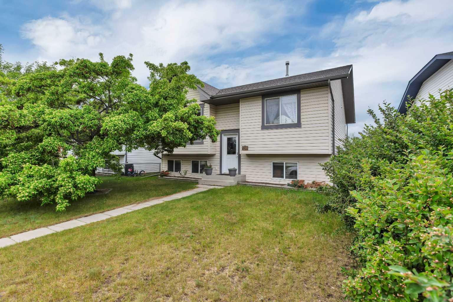 5208 Lansdowne Avenue  Blackfalds AB T0M 0J0 photo