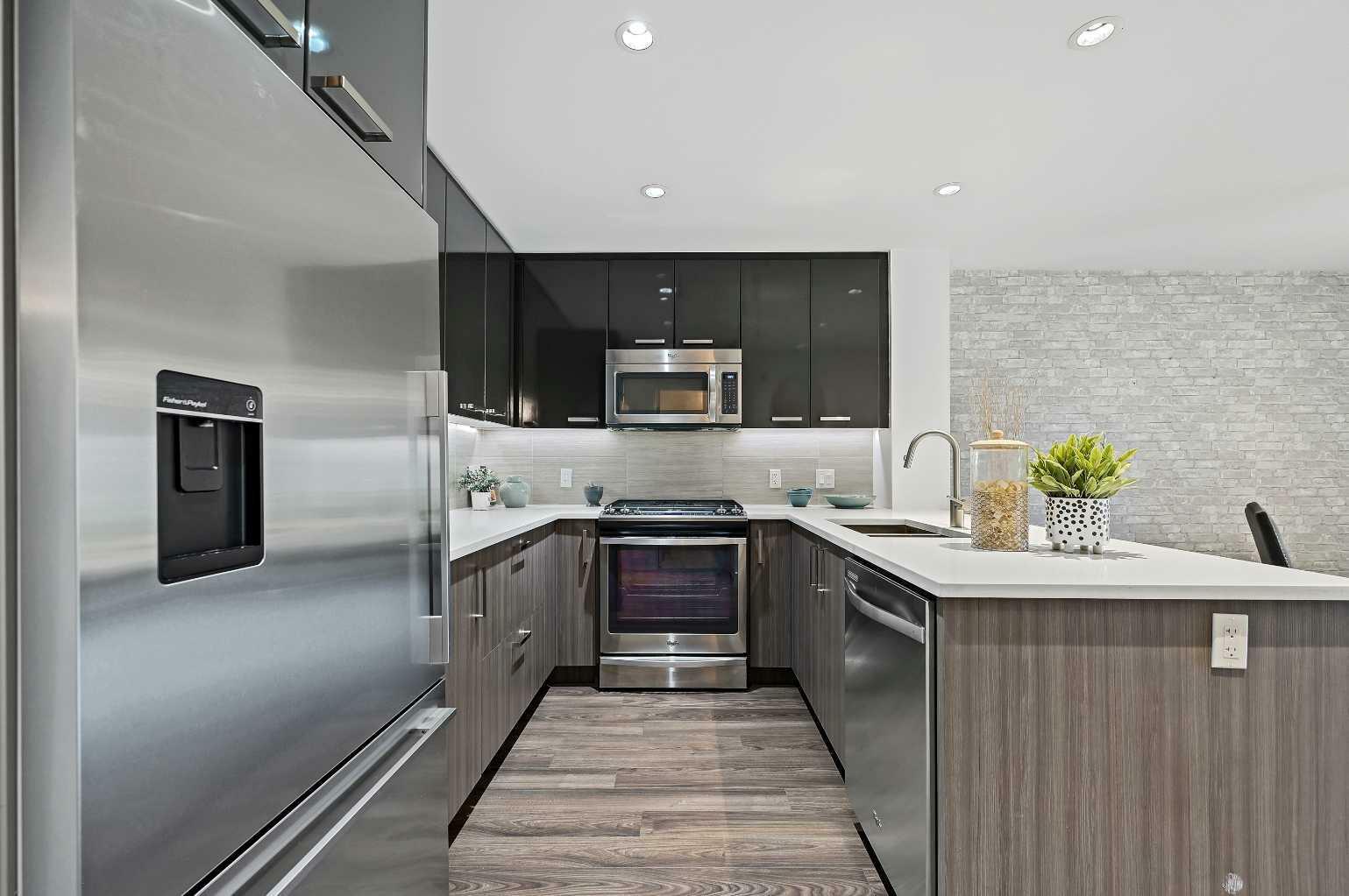 Property Photo: 510 Edmonton Trail NE 106 AB T2E 3H1
