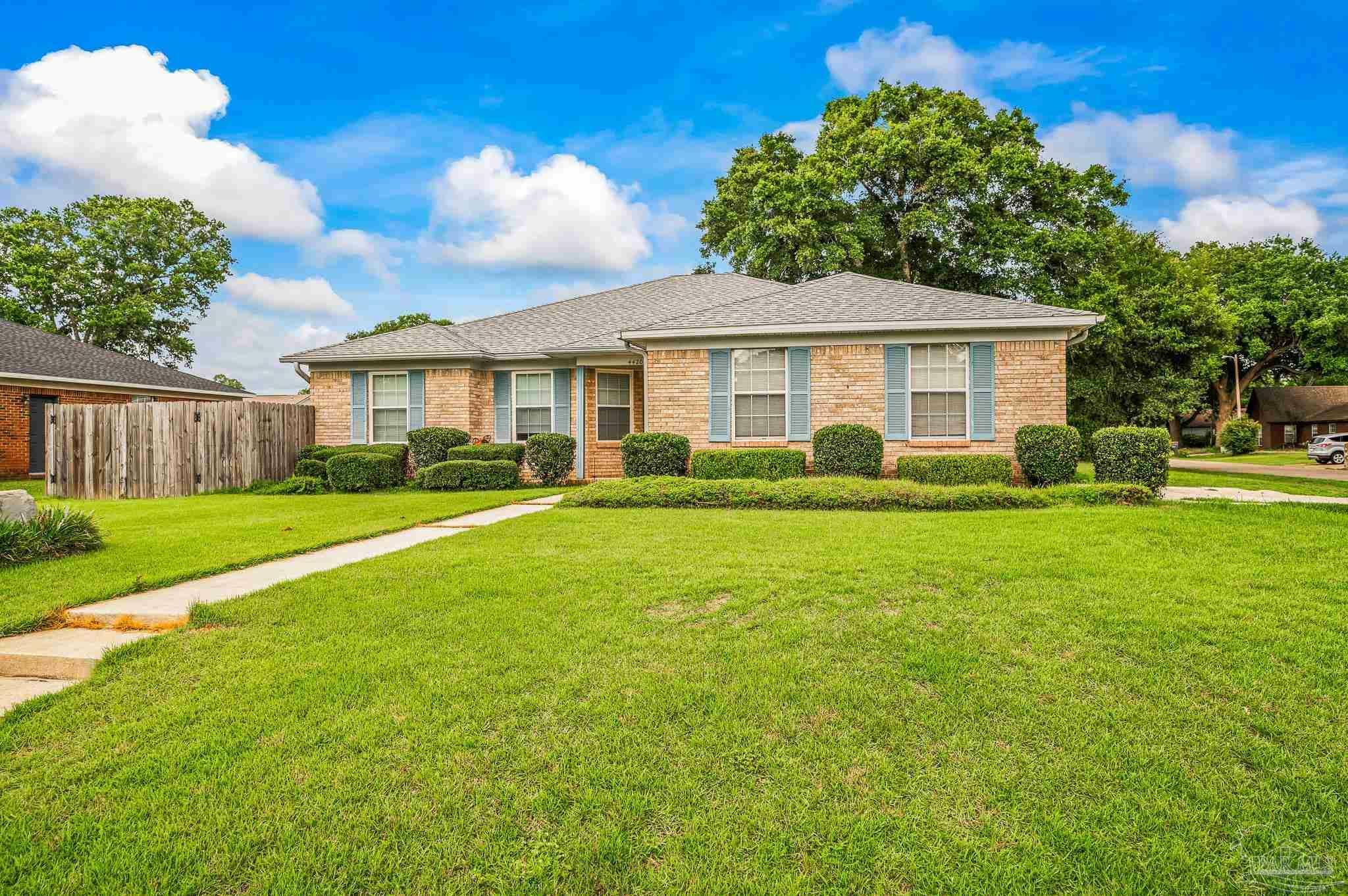 Property Photo: 4420 Bellwood Cir FL 32571