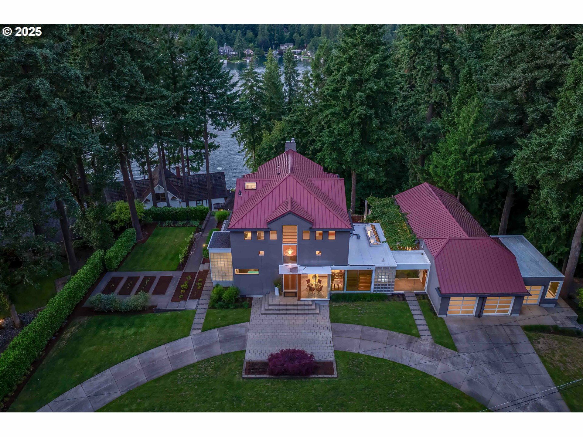 Property Photo: 693 Terrace Dr OR 97034