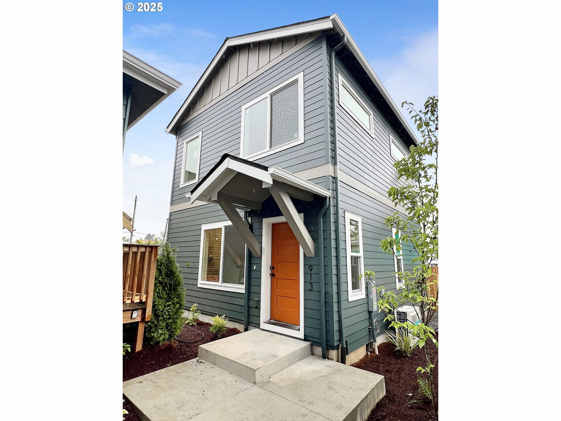 913 NE Sumner St  Portland OR 97211 photo