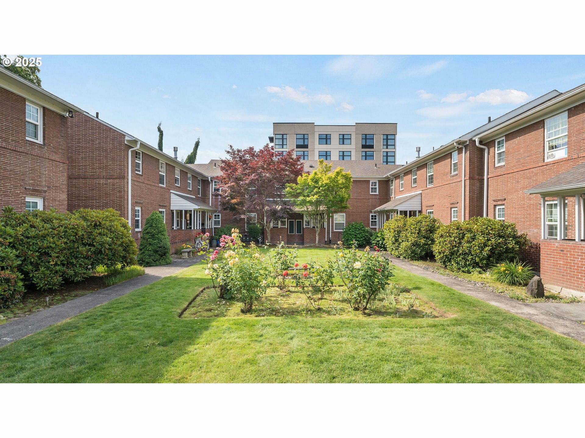 Property Photo: 308 E 12th St 308 B WA 98660