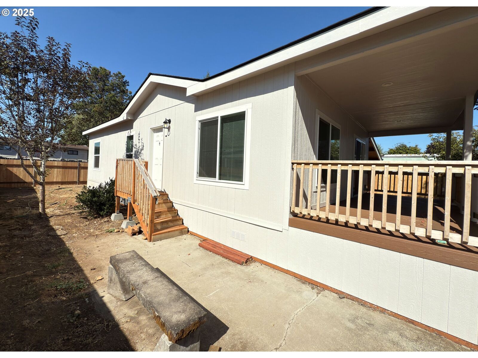 Property Photo:  11316 NE 28th St 3  WA 98682 