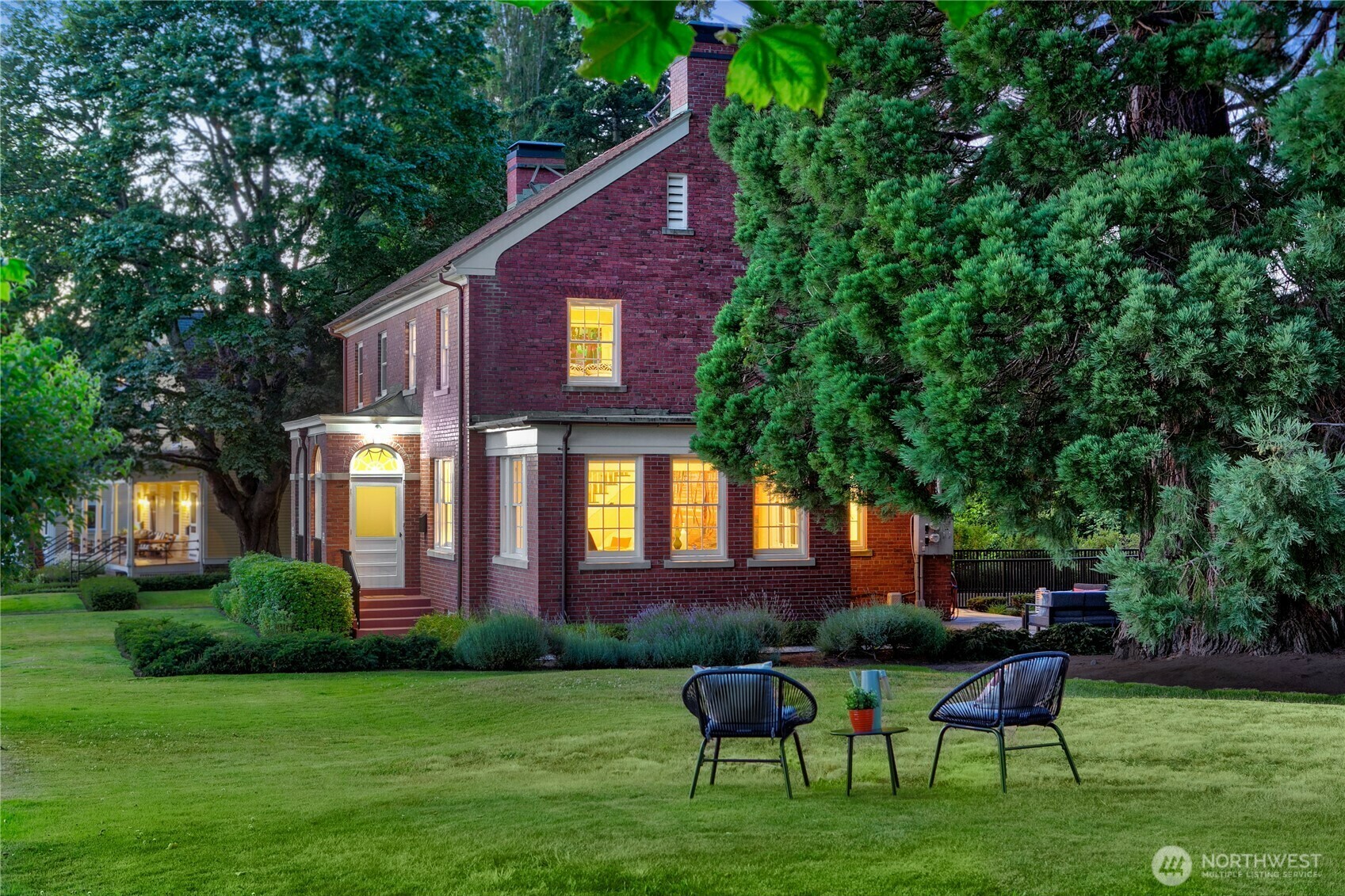 Property Photo:  4404  Montana Circle W  WA 98199 