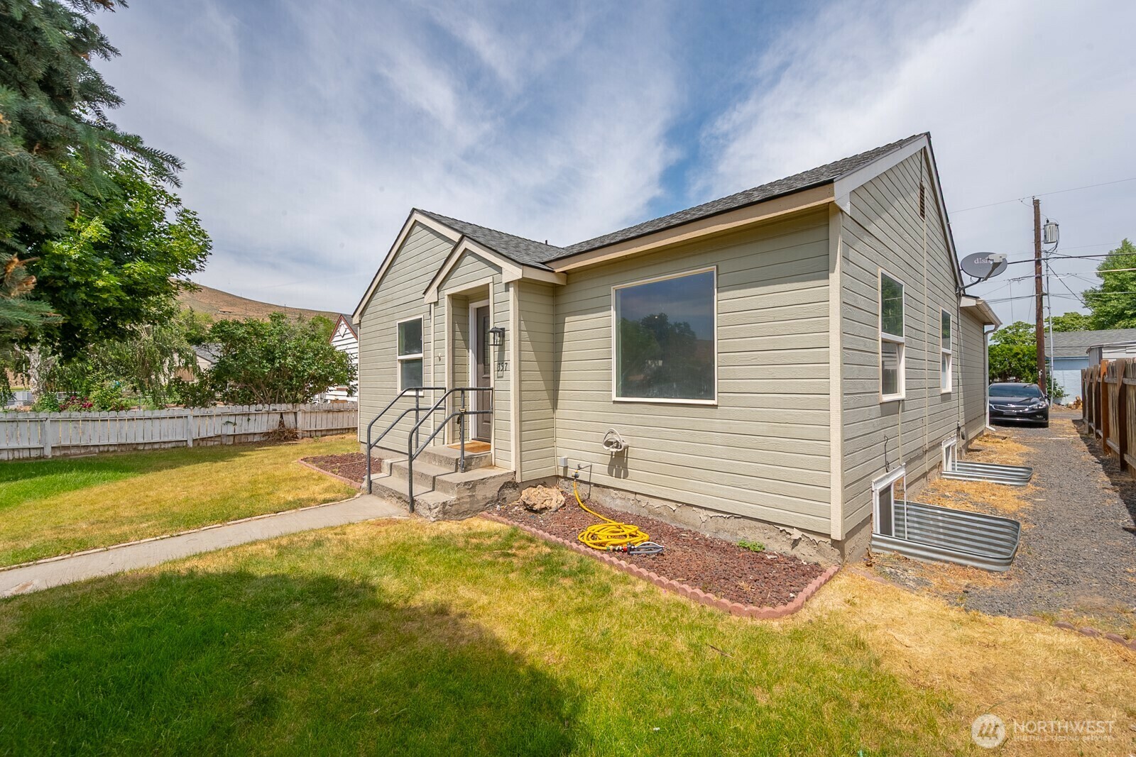 Property Photo:  357  7th Avenue SW  WA 98823 