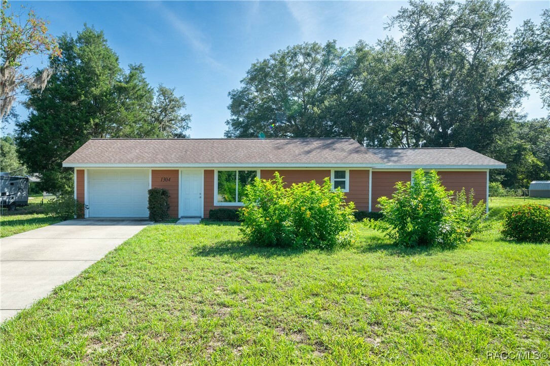 Property Photo: 1304 Old Floral City Road FL 34450