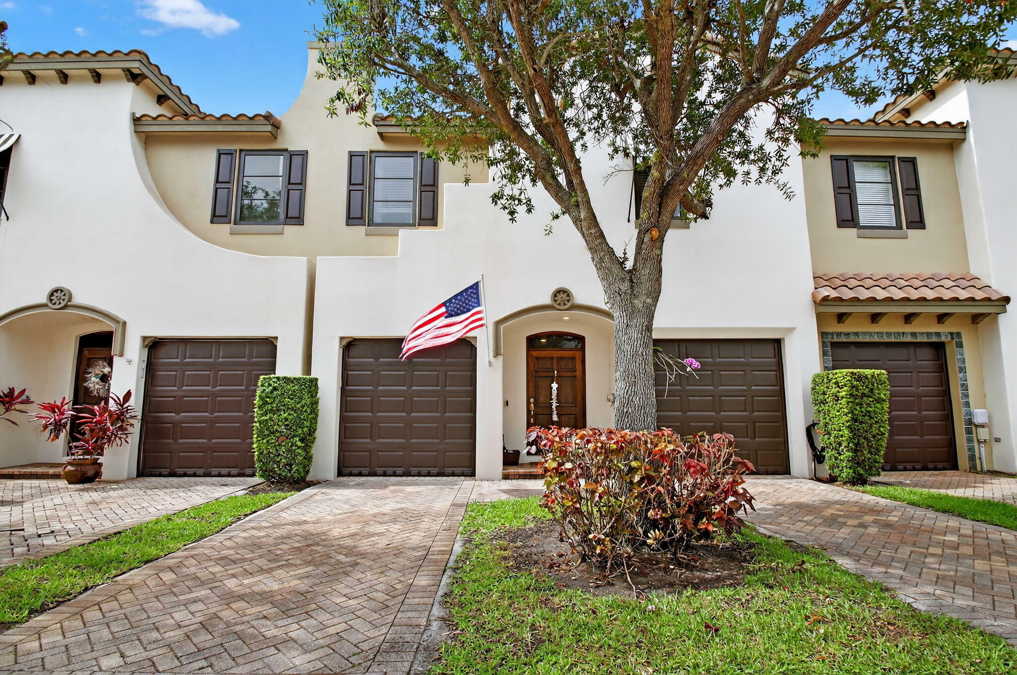 Property Photo: 320 Via Villagio FL 33462