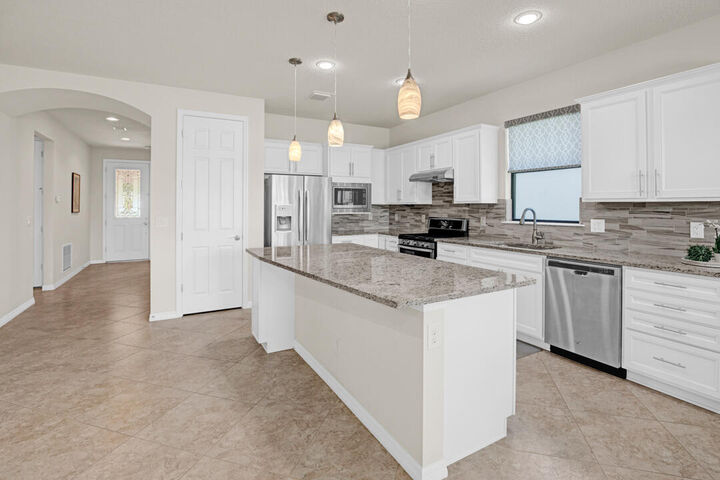 Property Photo: 649 SE Monteiro Drive FL 34984