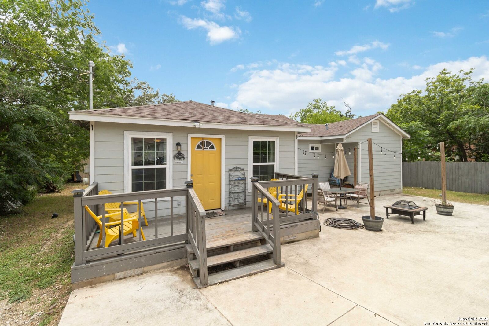 Property Photo: 802 Poinsettia TX 78202