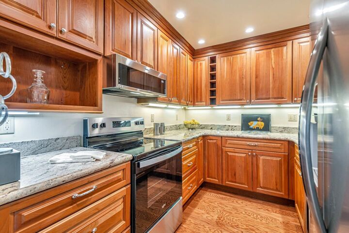 Property Photo:  2140 Santa Cruz Avenue E 104  CA 94025 