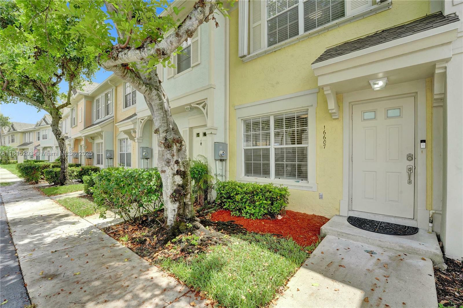 Property Photo: 16607 Hemingway Dr FL 33326