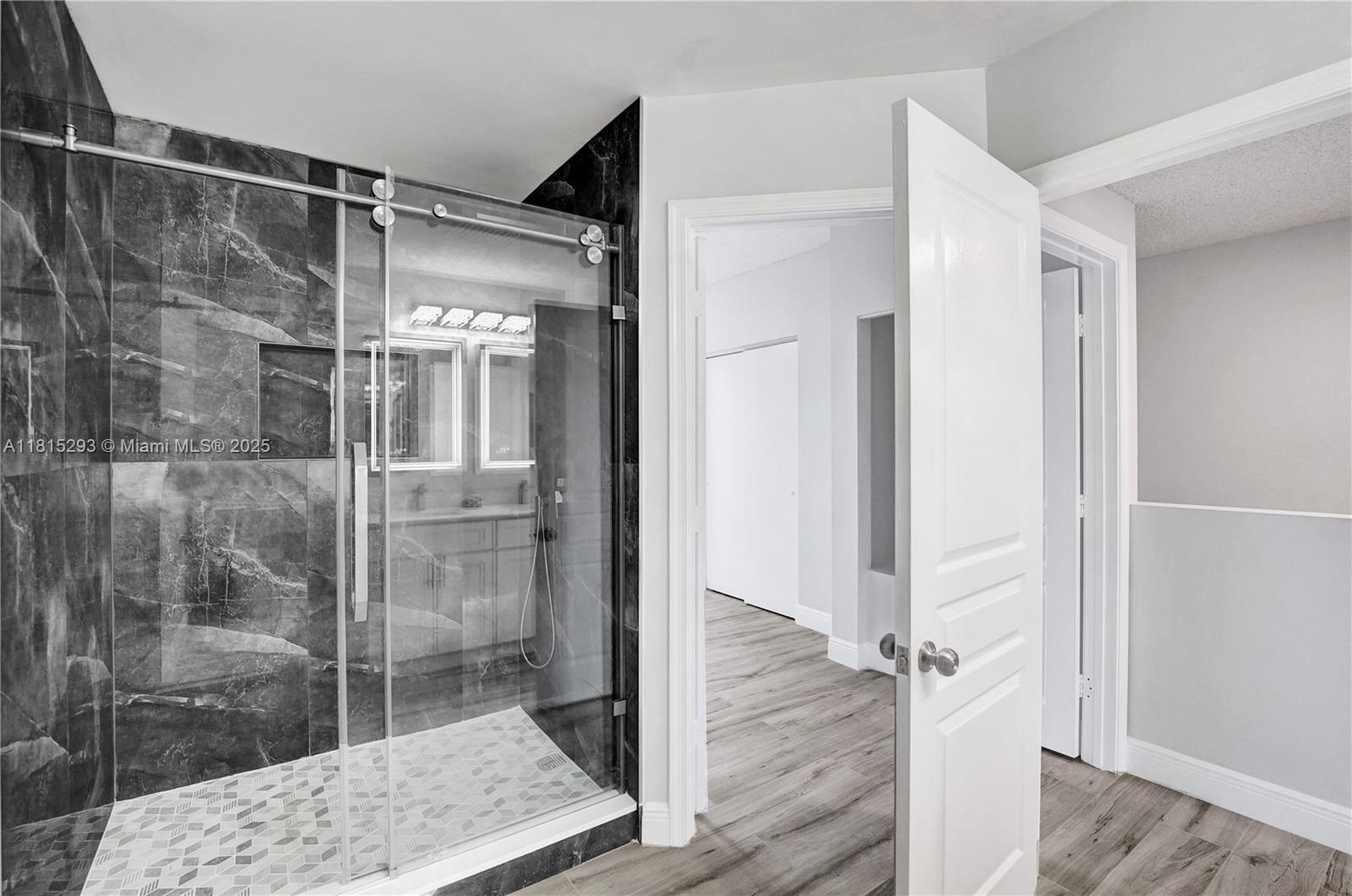 Property Photo: 16607 Hemingway Dr FL 33326