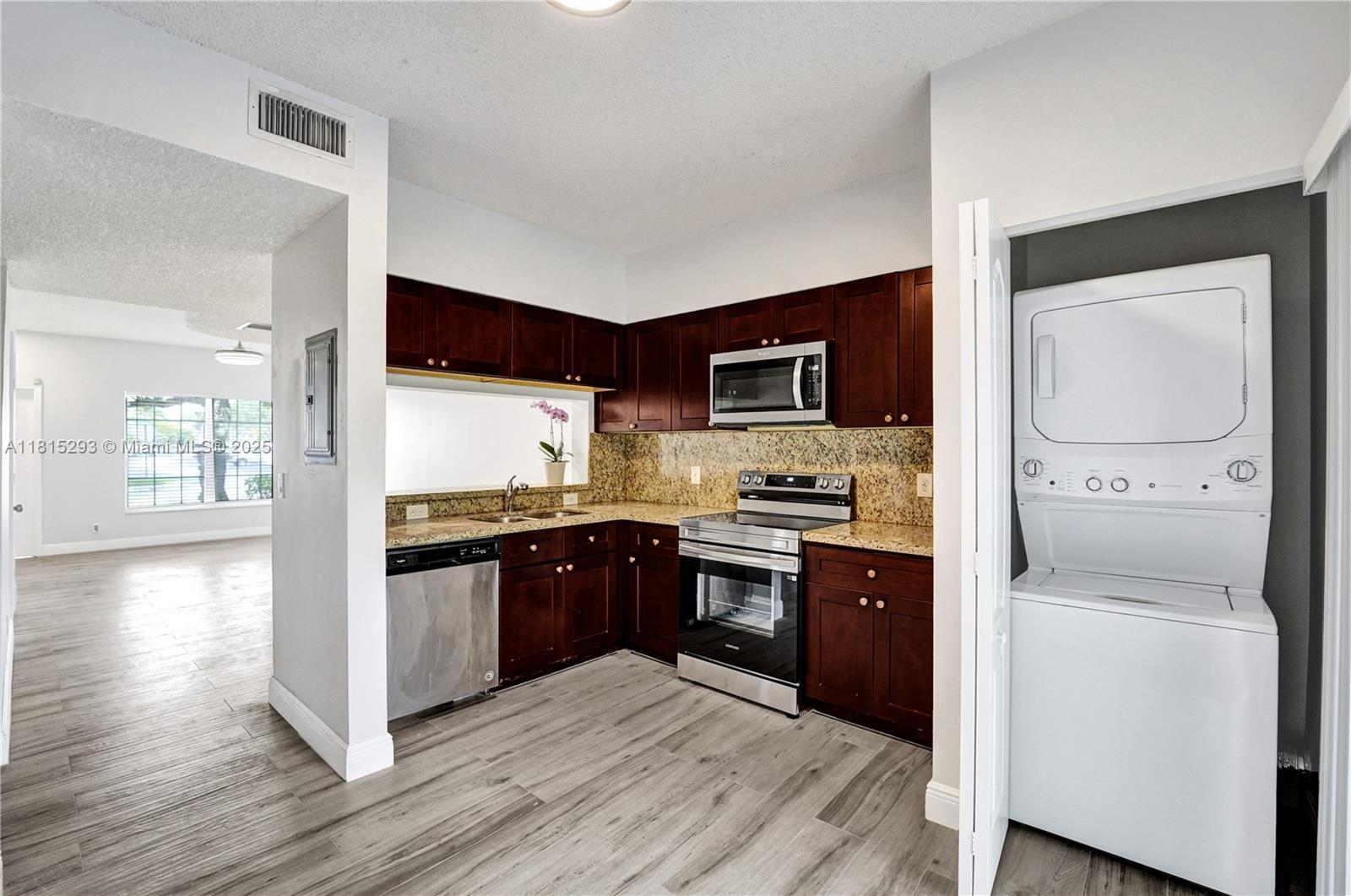 Property Photo: 16607 Hemingway Dr FL 33326