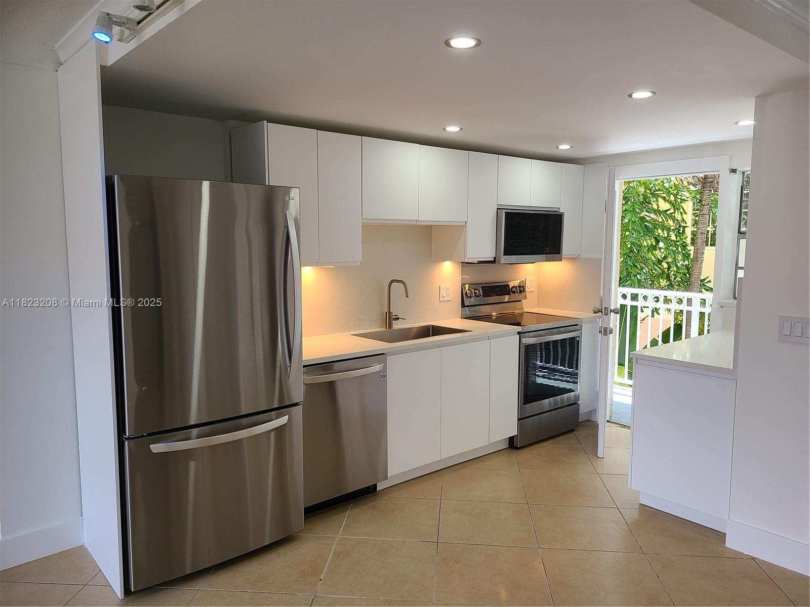 Property Photo:  1575 Euclid Ave 203  FL 33139 