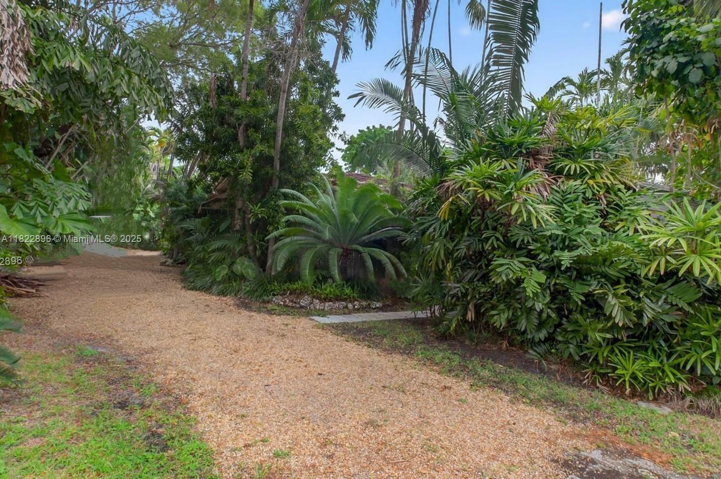 Property Photo: 4187 S Le Jeune Rd FL 33133