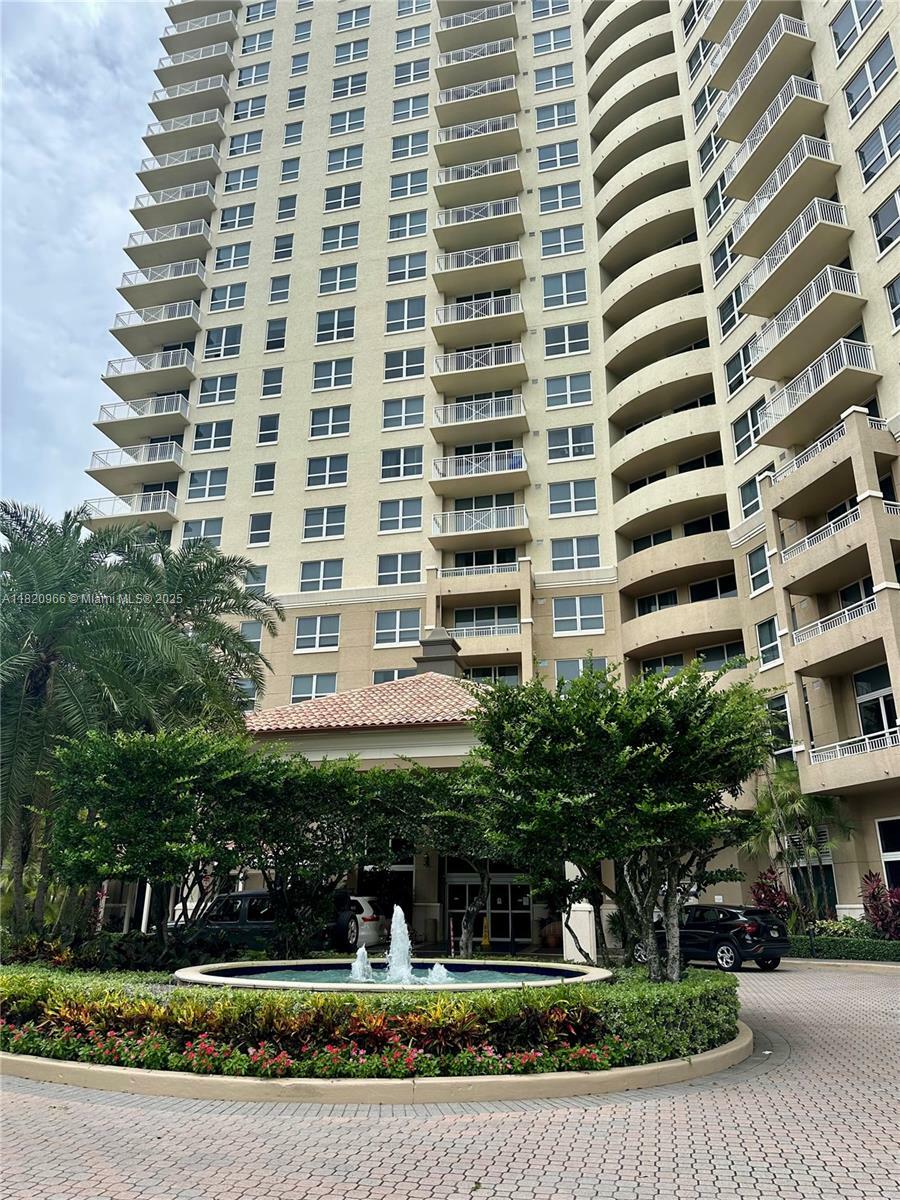 19501 W Country Club Dr 914  Aventura FL 33180 photo