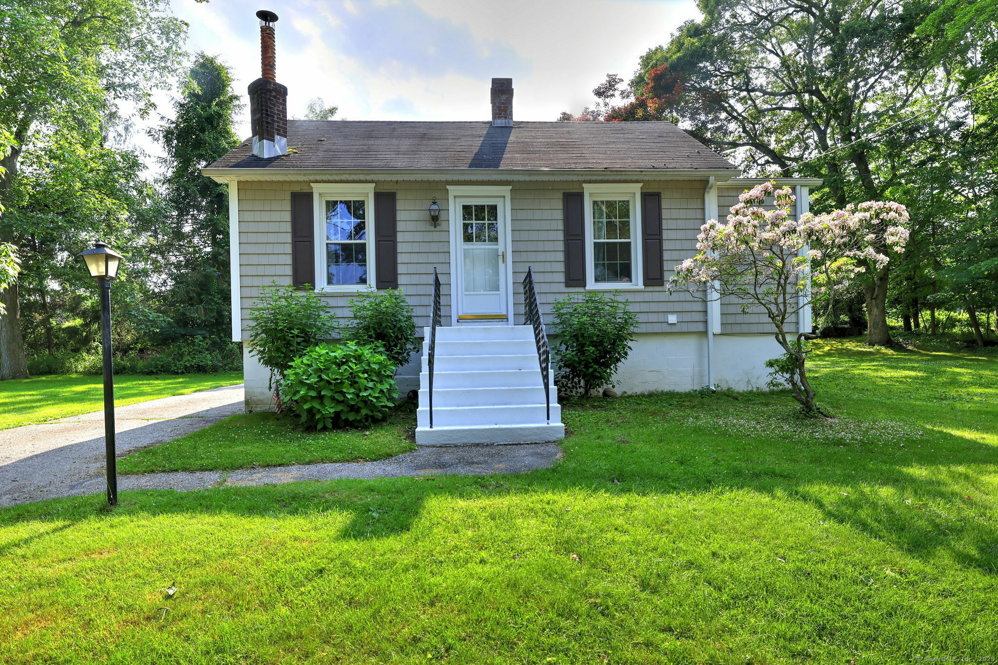 Property Photo:  818 Alling Road  CT 06477 