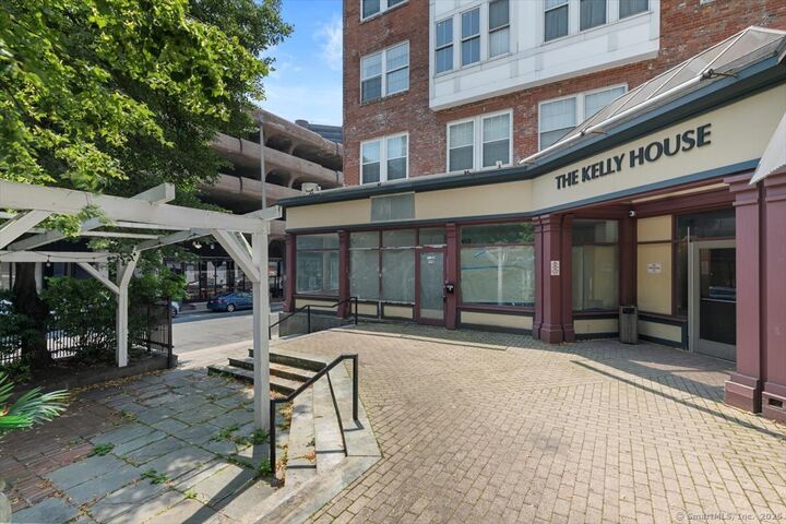 Property Photo: 196 Crown Street 5I CT 06510