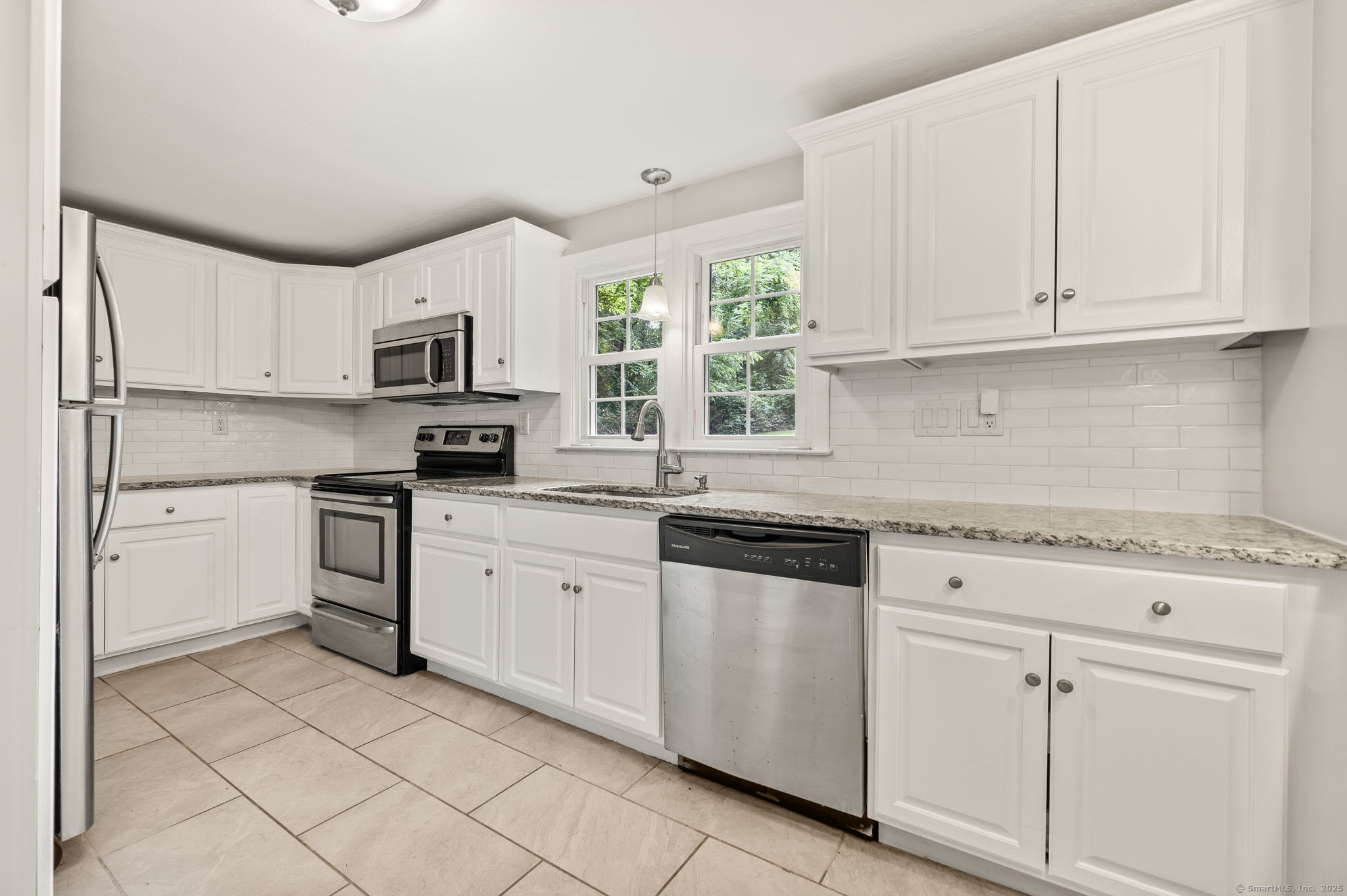 Property Photo: 80 Murlyn Road CT 06518