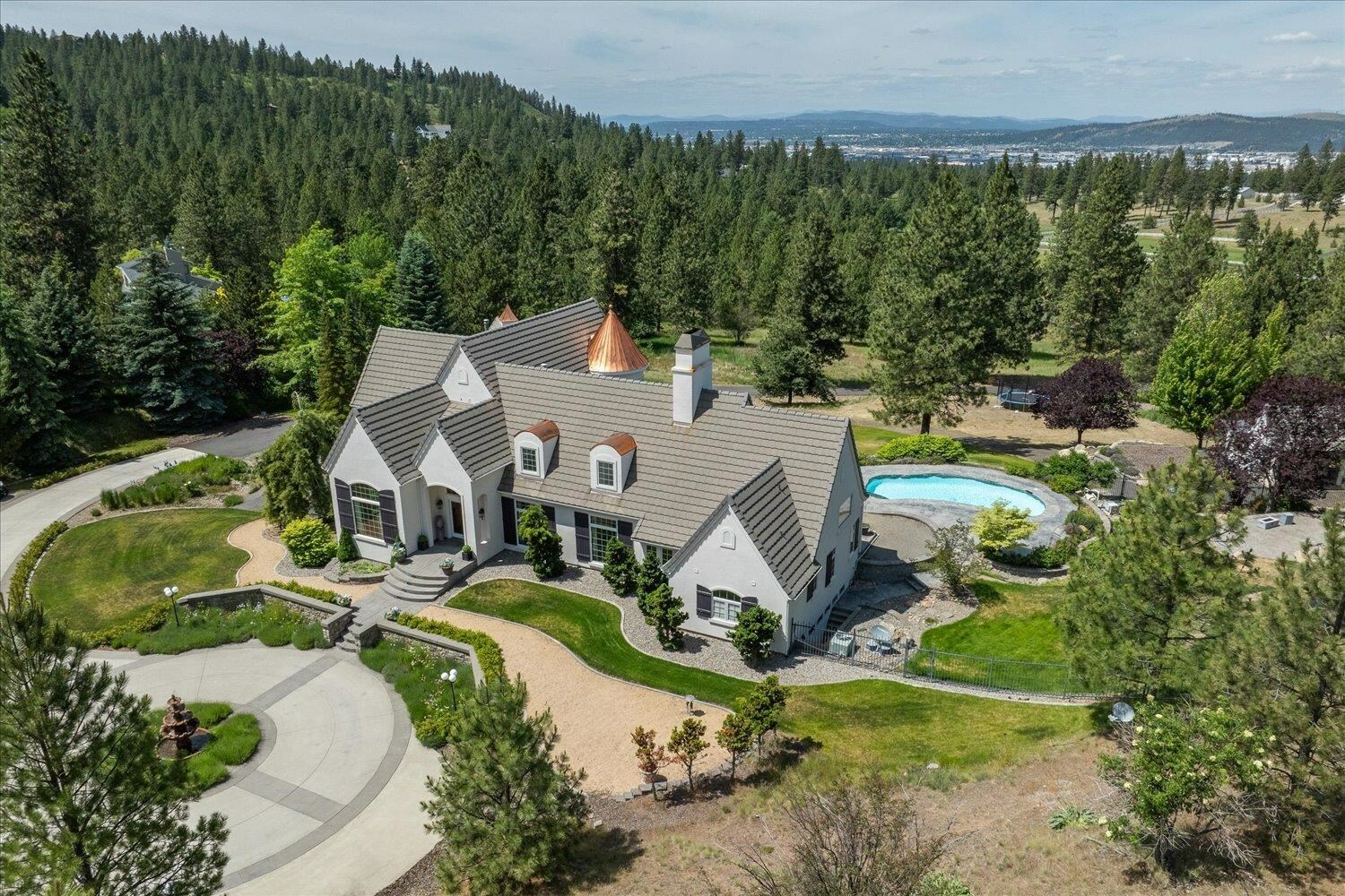 Property Photo: 2806 S Park Rd WA 99212