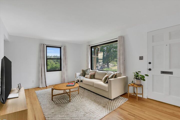 Property Photo:  5915 N Cochran St  WA 99205 