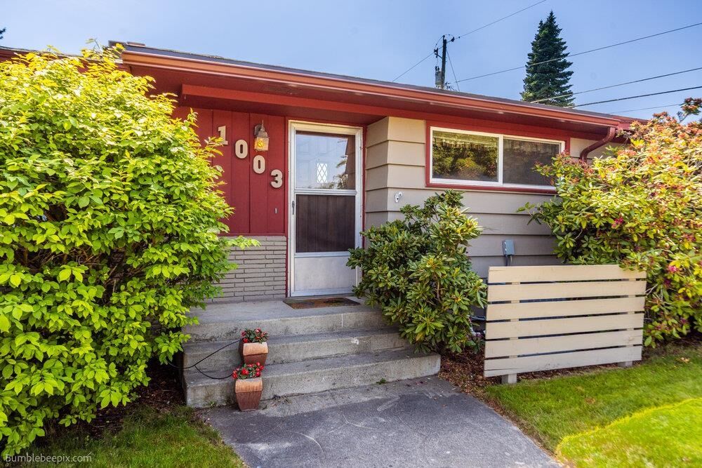 Property Photo:  1003 W Eastmont Way  WA 99208 