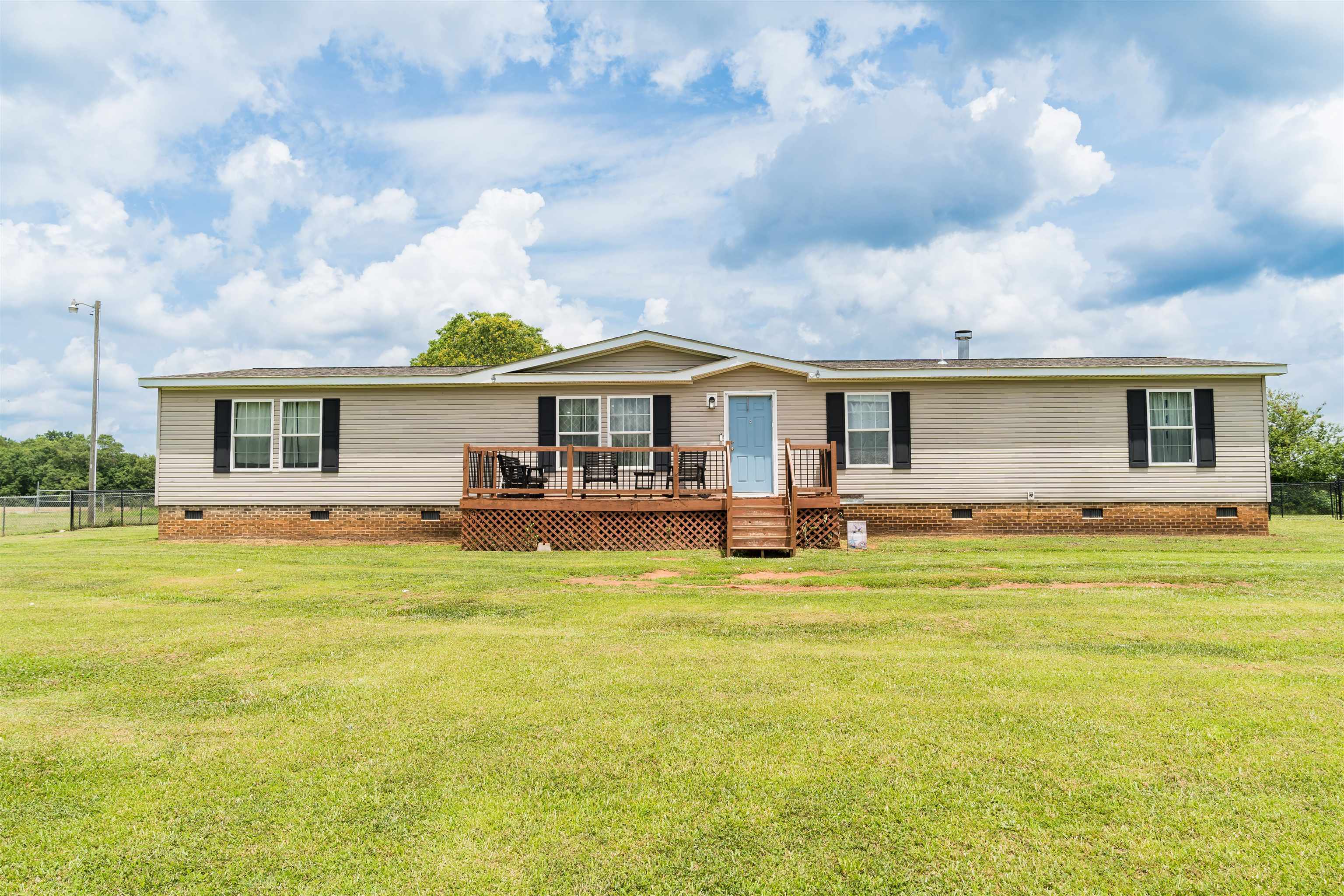 Property Photo: 124 Quail Run SC 29341