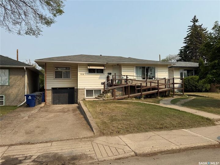 938 P Avenue N  Saskatoon SK S7L 2W6 photo