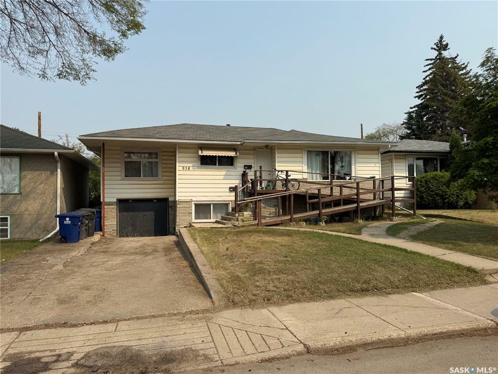Property Photo: 938 P Avenue N SK S7L 2W6