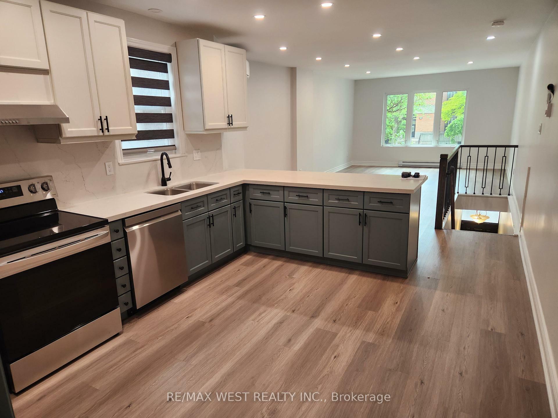 992 St Clair Avenue W Upper  Toronto ON M6E 1A2 photo