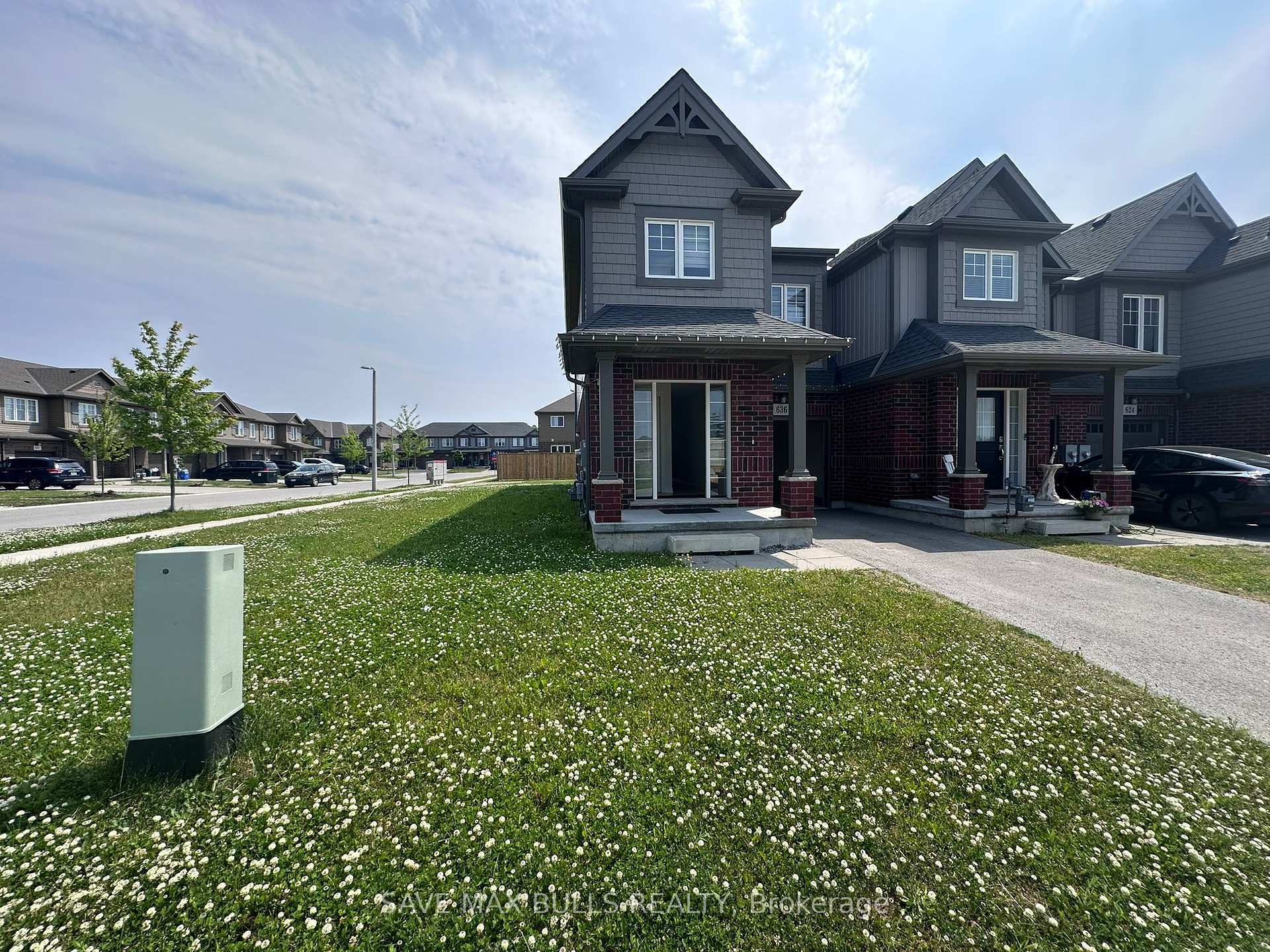 Property Photo: 636 Julia Drive ON L3C 0G9