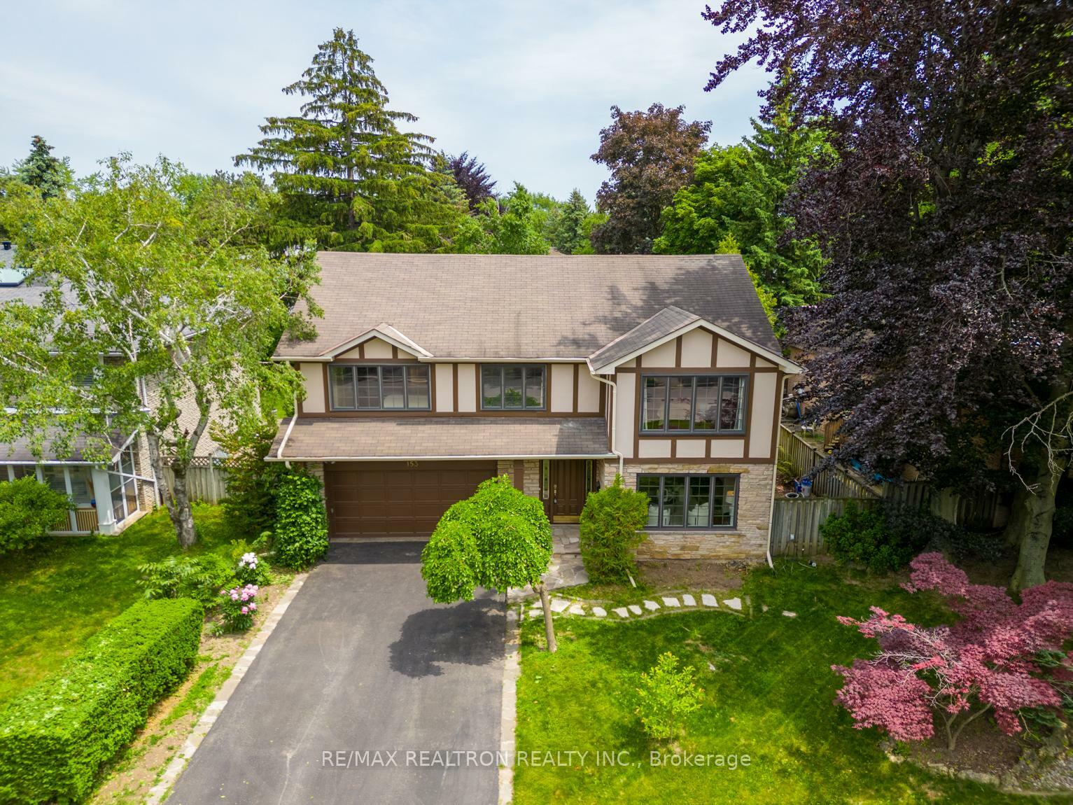 Property Photo: 153 Banbury Road E ON M3B 2L7