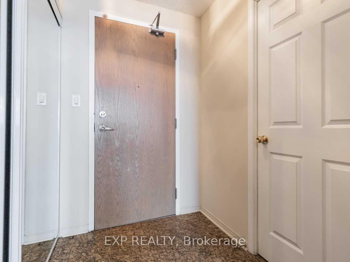 Property Photo: 233 Beecroft Road Ph 6 ON M2N 6Z9