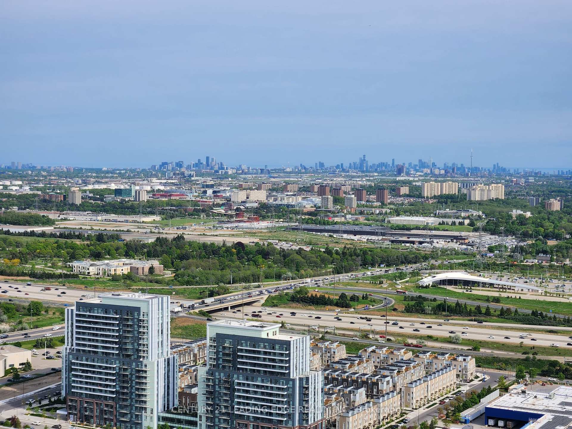 Property Photo: 225 Commerce Street 4915 ON L4K 0R1