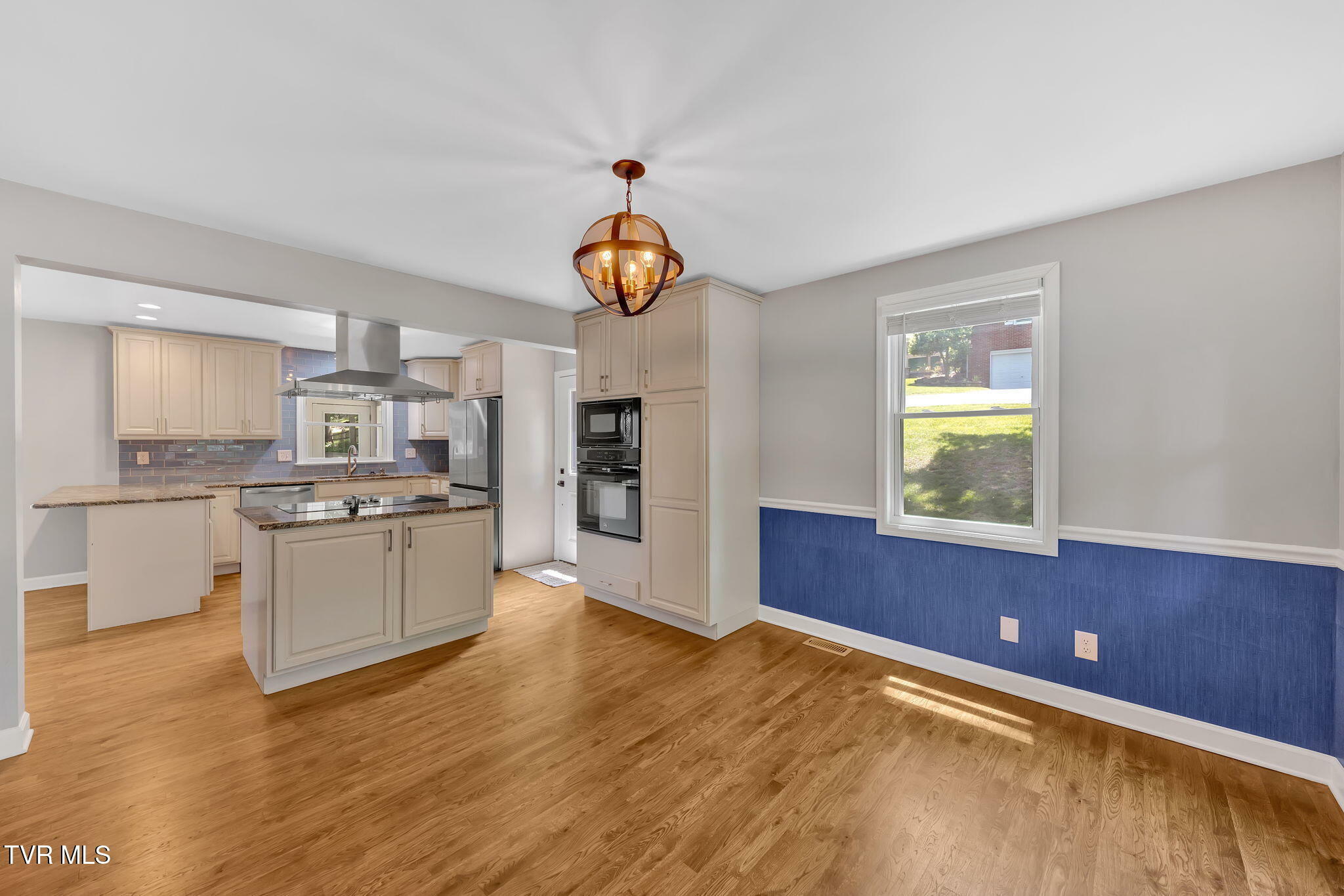 Property Photo: 424 Bay Hill Drive TN 37686
