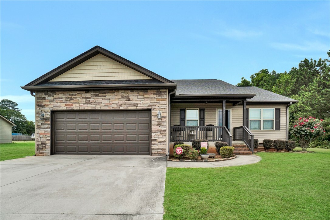 Property Photo: 102 Tea Leaf Court SC 29626
