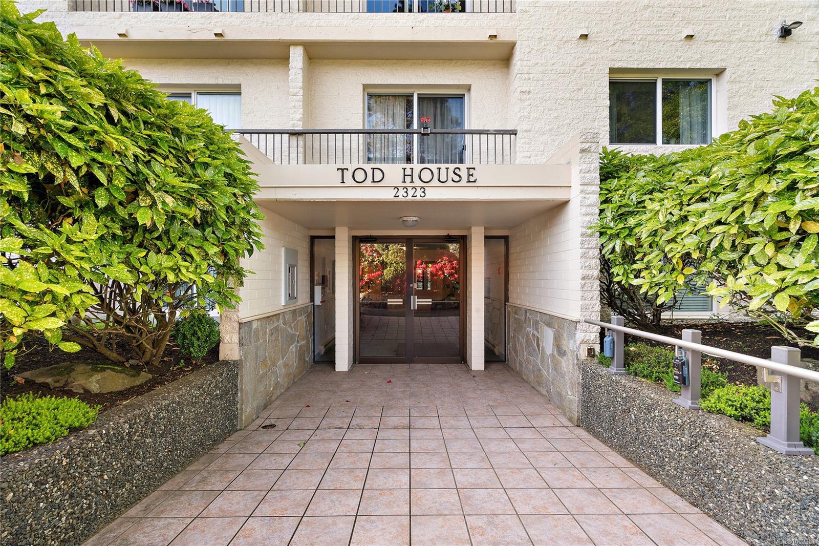 Property Photo: 2323 Hamiota St 403 BC V8R 2N1